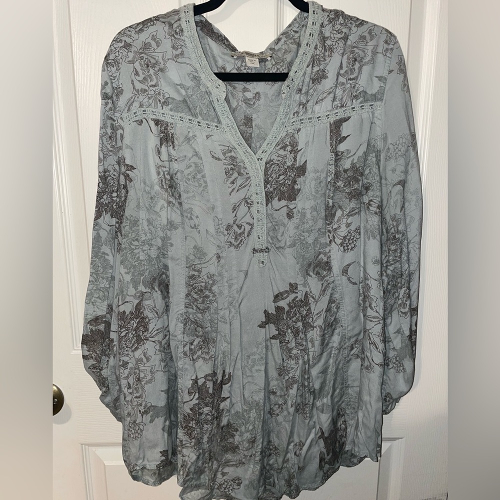 Cute light green boho top